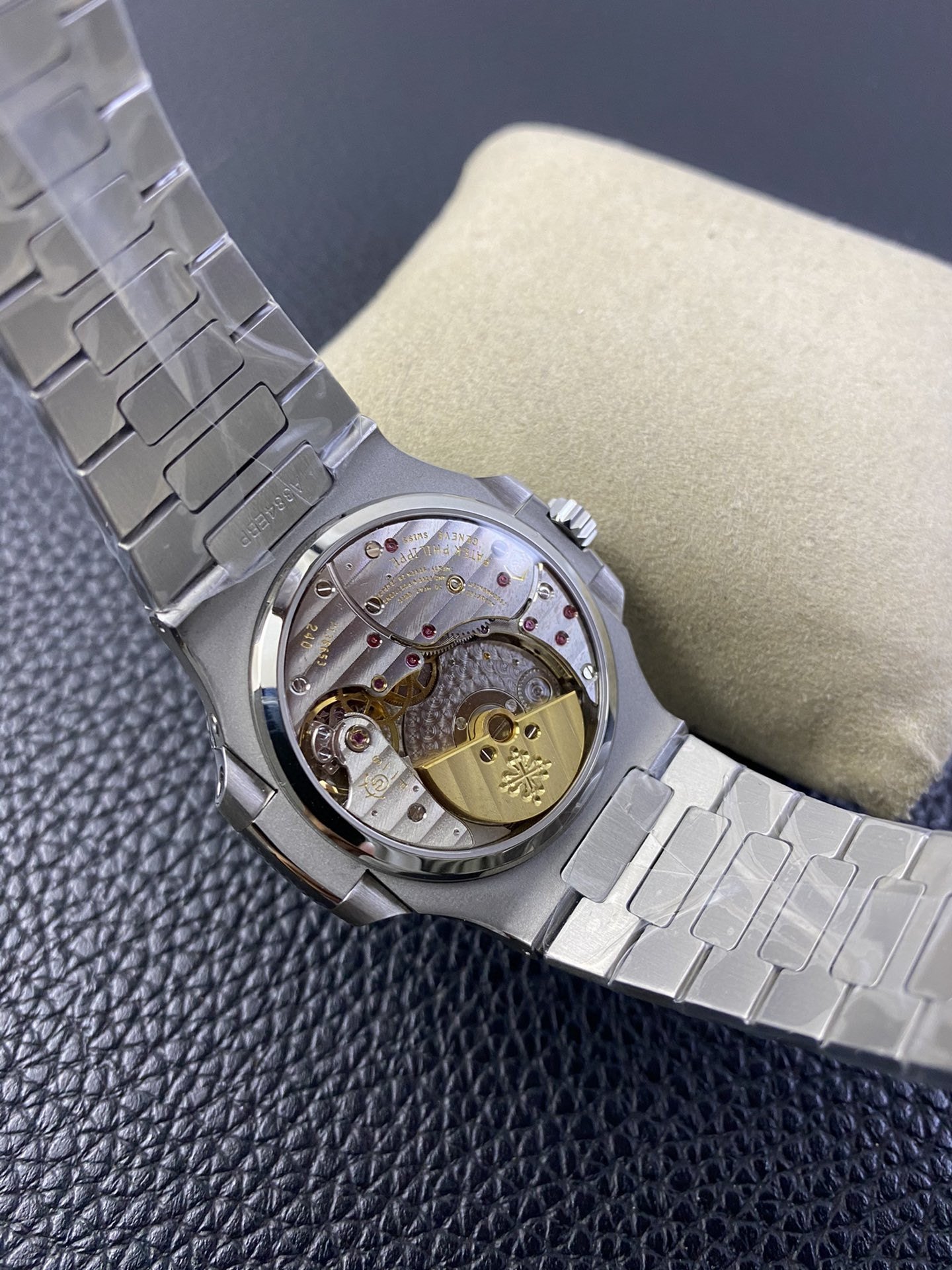 Patek Philippe Nautilus 5712R - Image 2