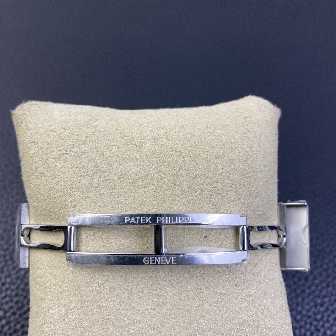 Patek Philippe Nautilus 5712R - Image 3