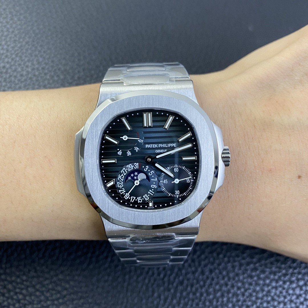 Patek Philippe Nautilus 5712R - Image 4