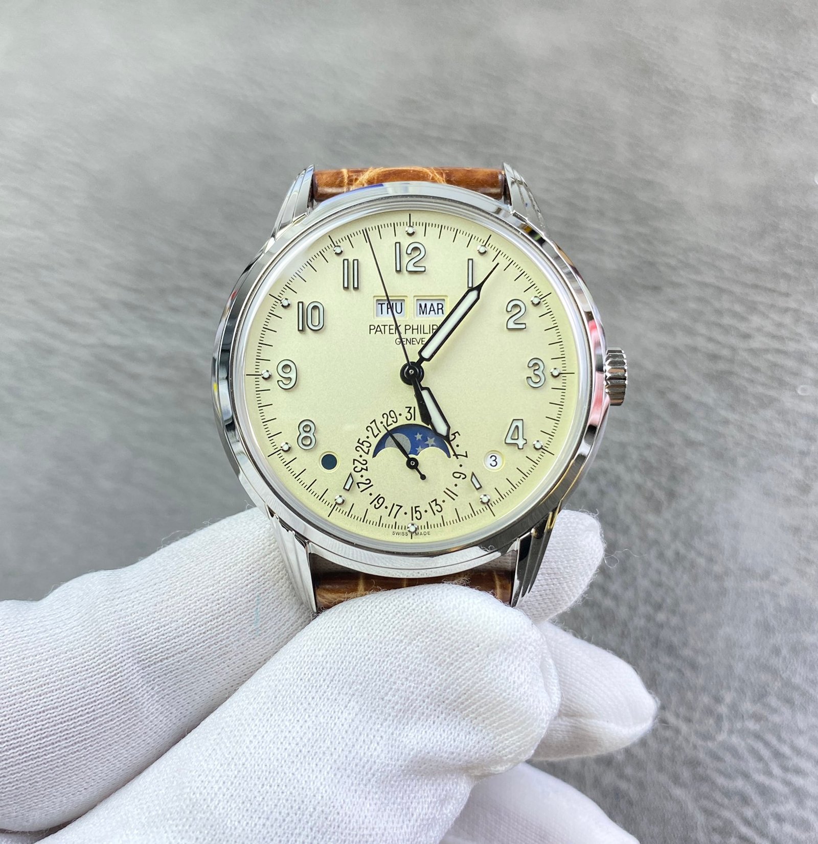 Patek Philippe 5320G-001 Moon Phase Perpetual Calendar - Image 3