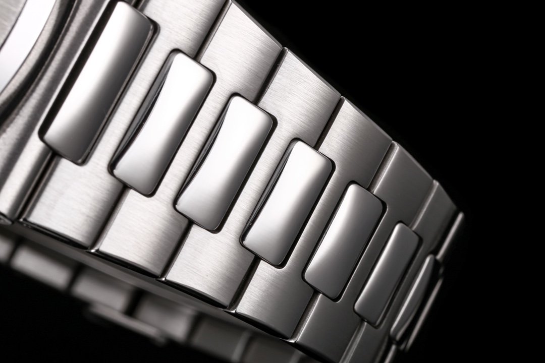 Patek Philippe Nautilus 5712/1A Green Dial - Image 6